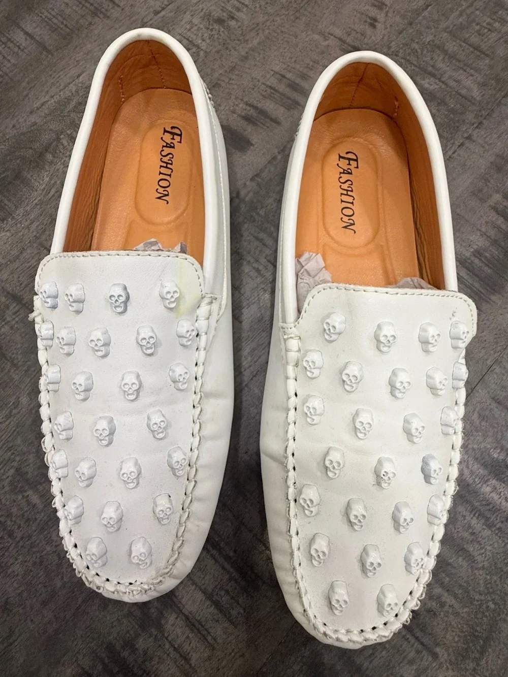 /VINTAGE/Fashions White Leather Slip-On Oxfords with Multicolor Accents